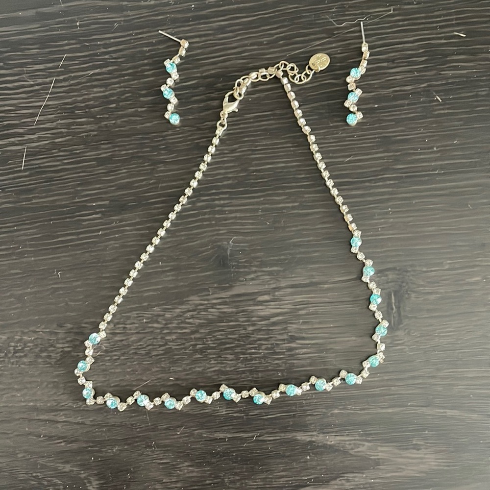 Wedding jewelry costume set. Earrings and necklace